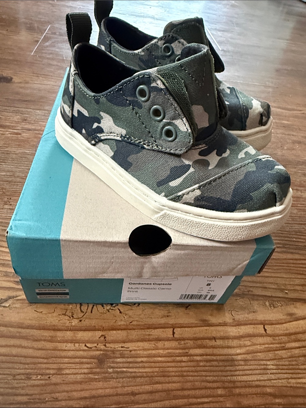 TOMS Kids Camo Slip-On Sneakers in Green and Tan size 8 NEW